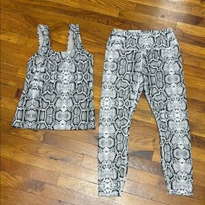 Varley set snakeskin cream and black color